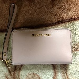 Michael kors Wristlet